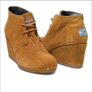 Tom's suede style booties